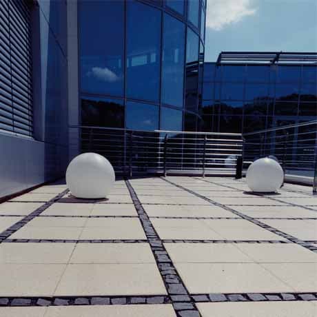 Neubau von Produktionshallen und eines Bürogebäudes