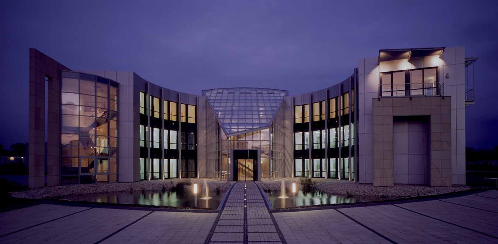 Neubau von Produktionshallen und eines Bürogebäudes