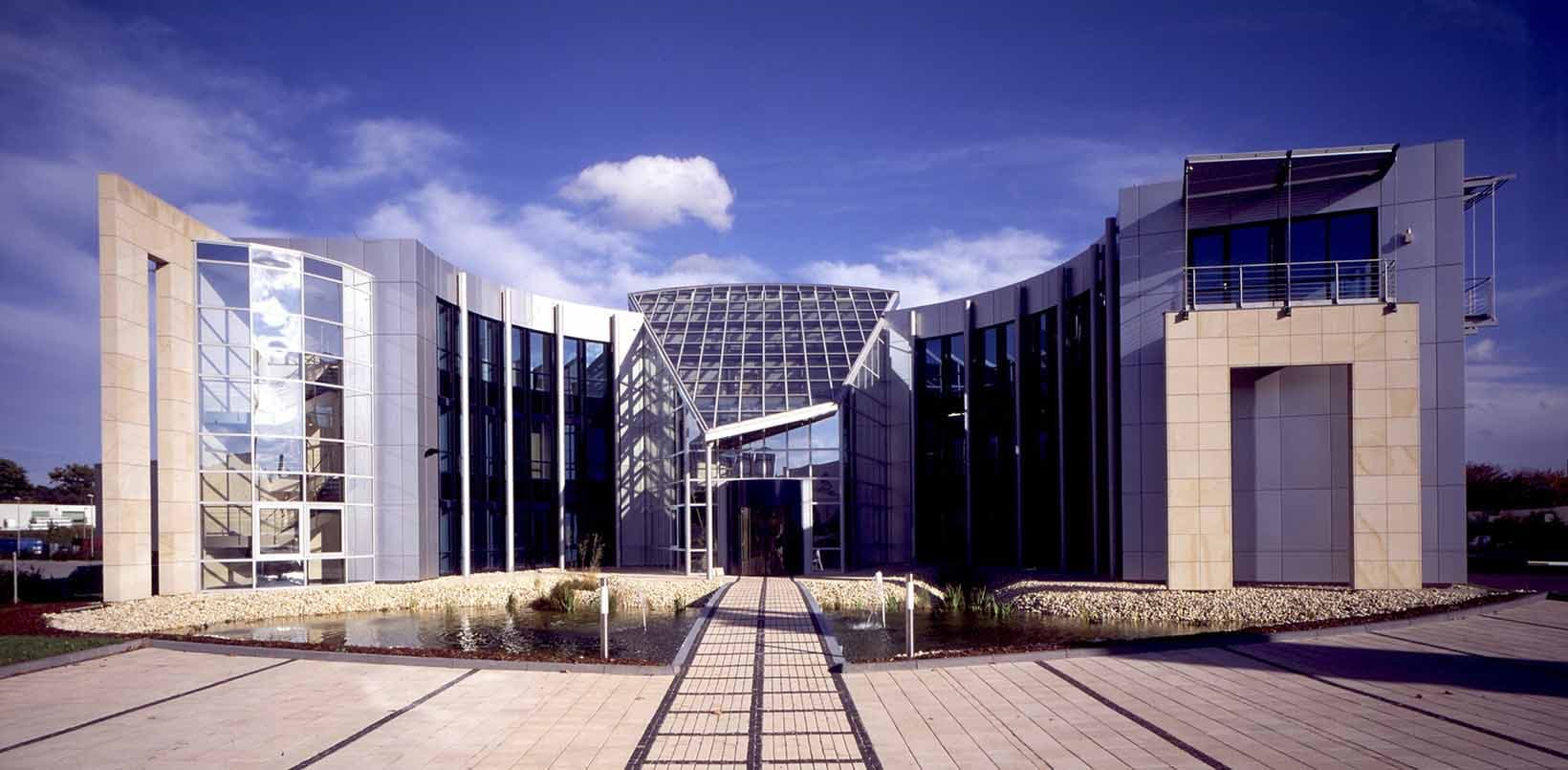 Neubau von Produktionshallen und eines Bürogebäudes