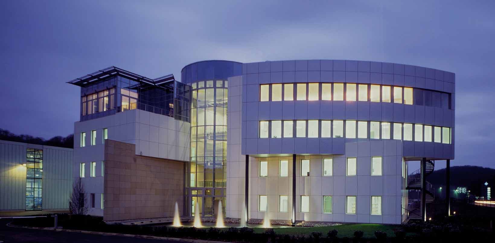 Neubau von Produktionshallen und eines Bürogebäudes